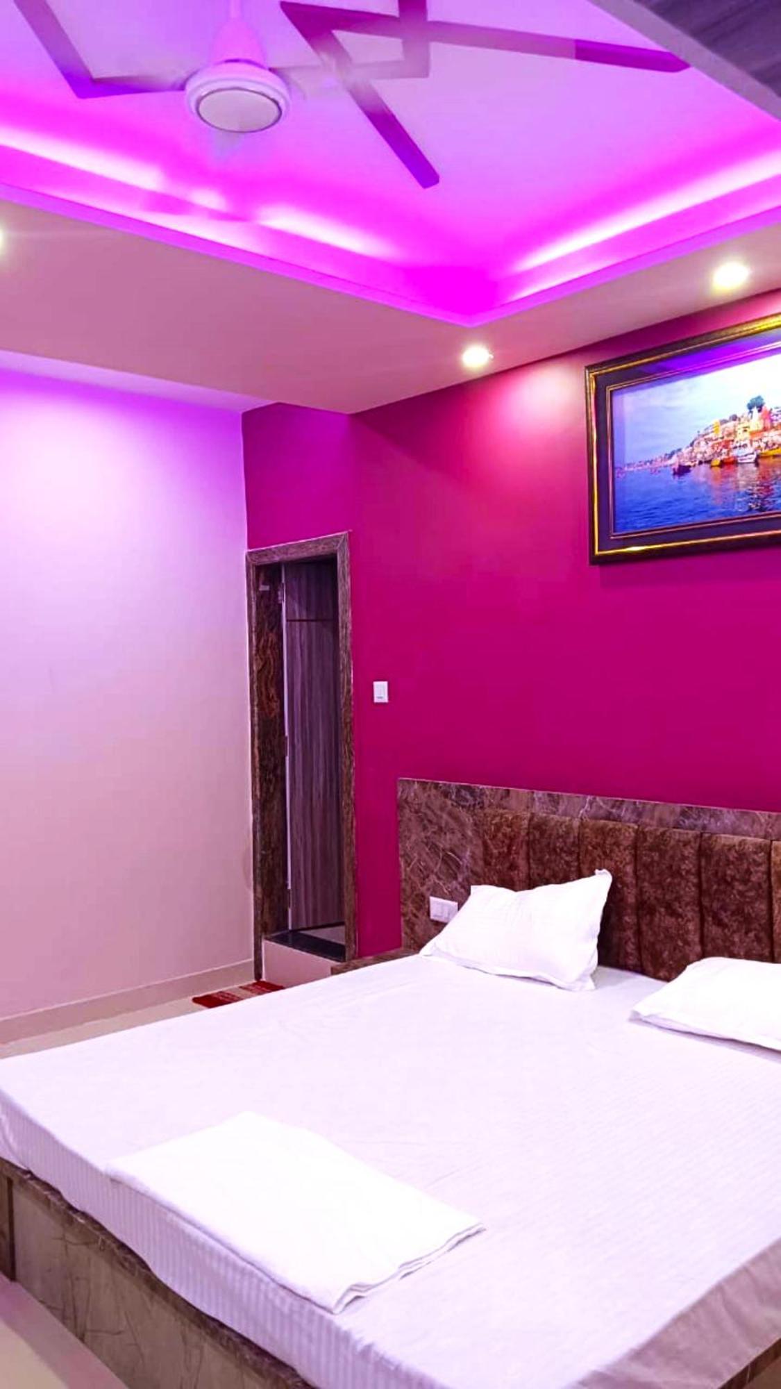 Hotel Kashi Inn Raj Ghat พาราณสี ภายนอก รูปภาพ