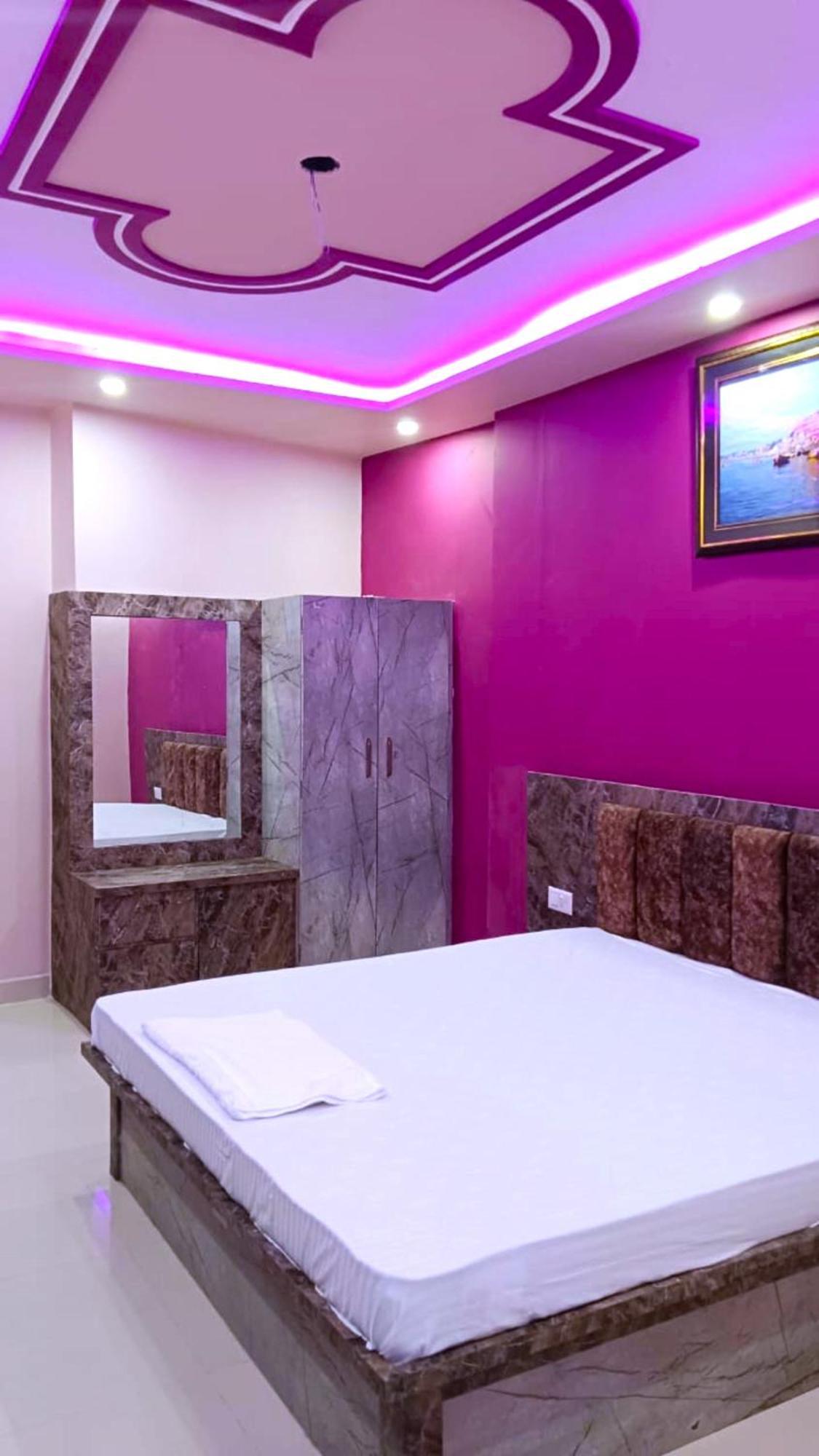 Hotel Kashi Inn Raj Ghat พาราณสี ภายนอก รูปภาพ