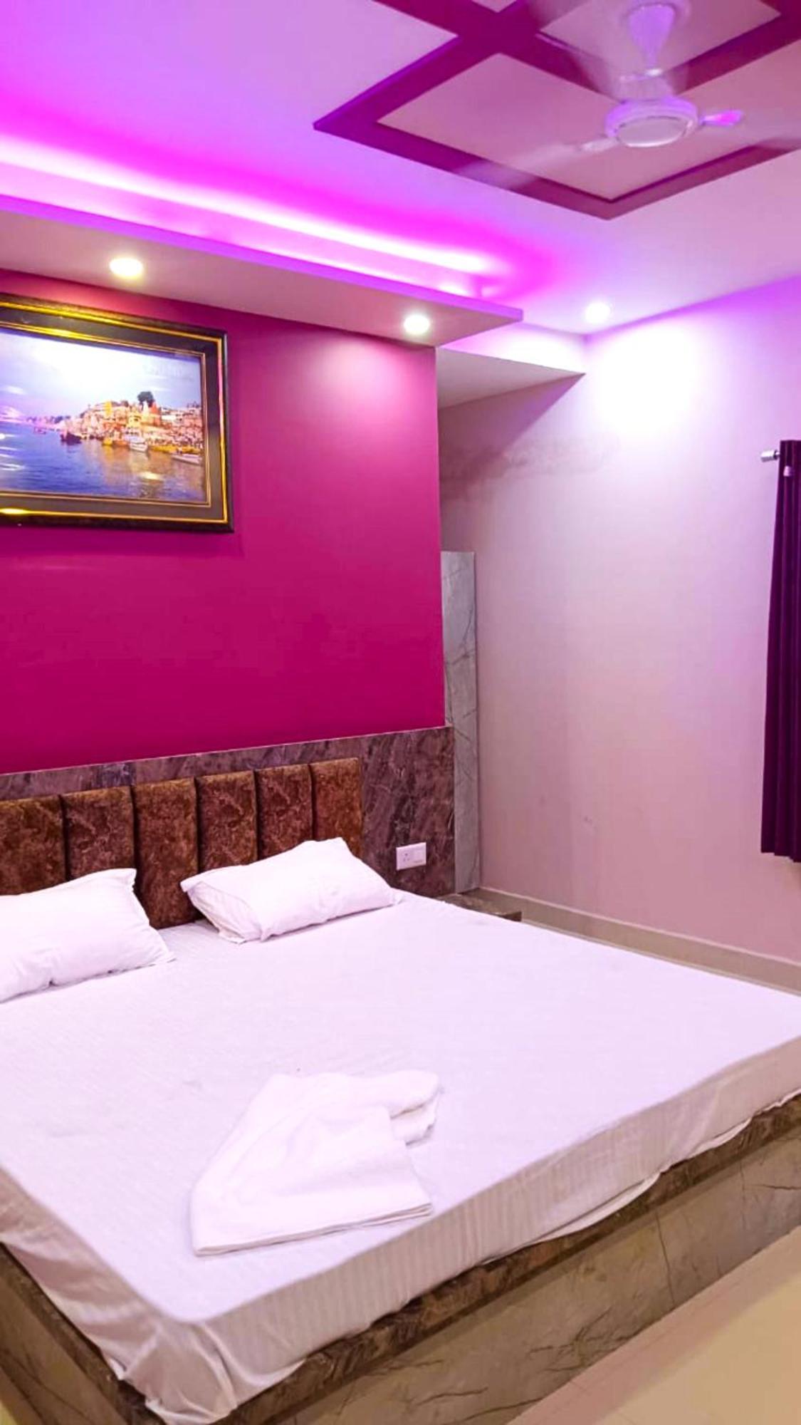 Hotel Kashi Inn Raj Ghat พาราณสี ภายนอก รูปภาพ