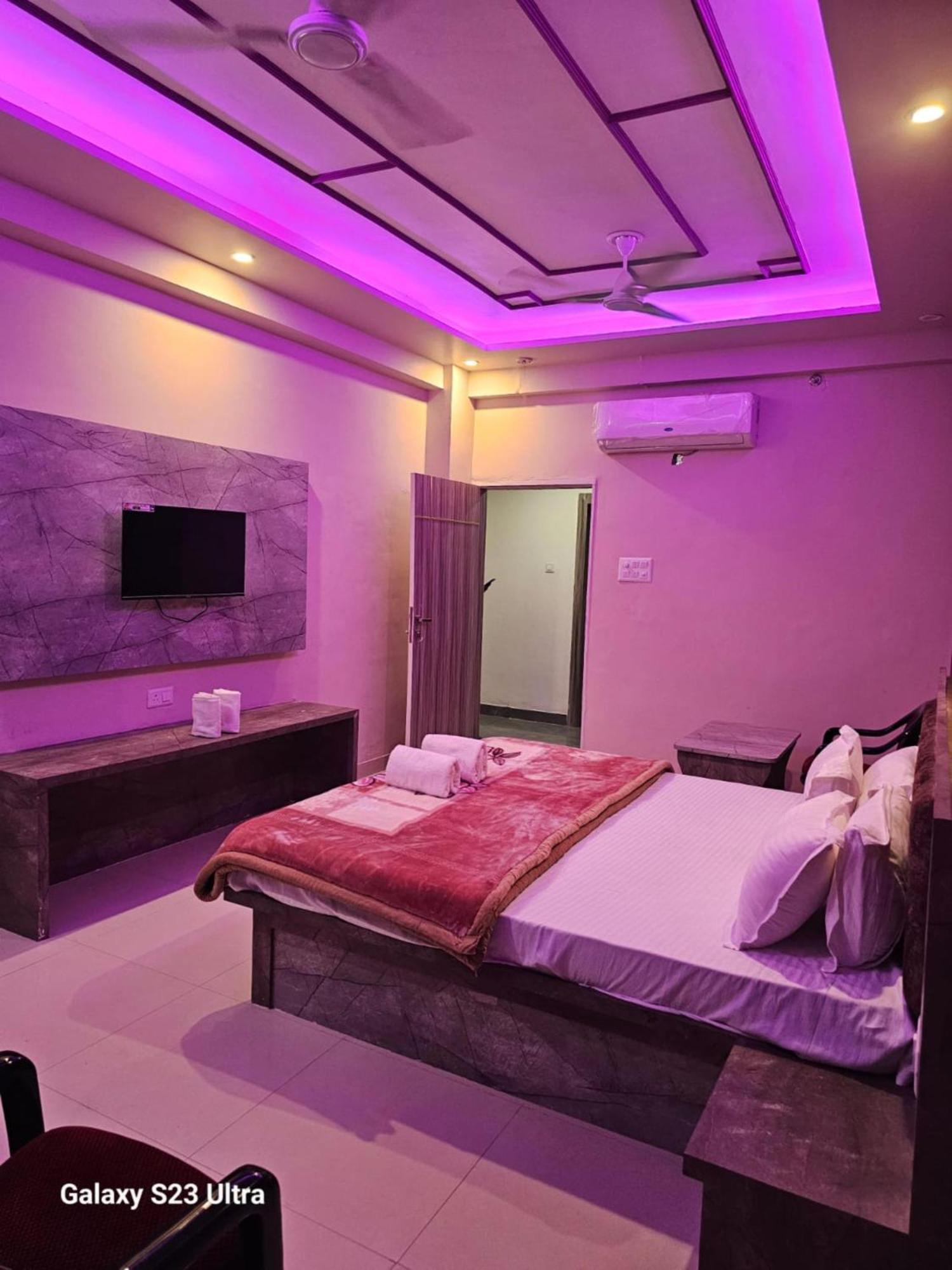 Hotel Kashi Inn Raj Ghat พาราณสี ภายนอก รูปภาพ