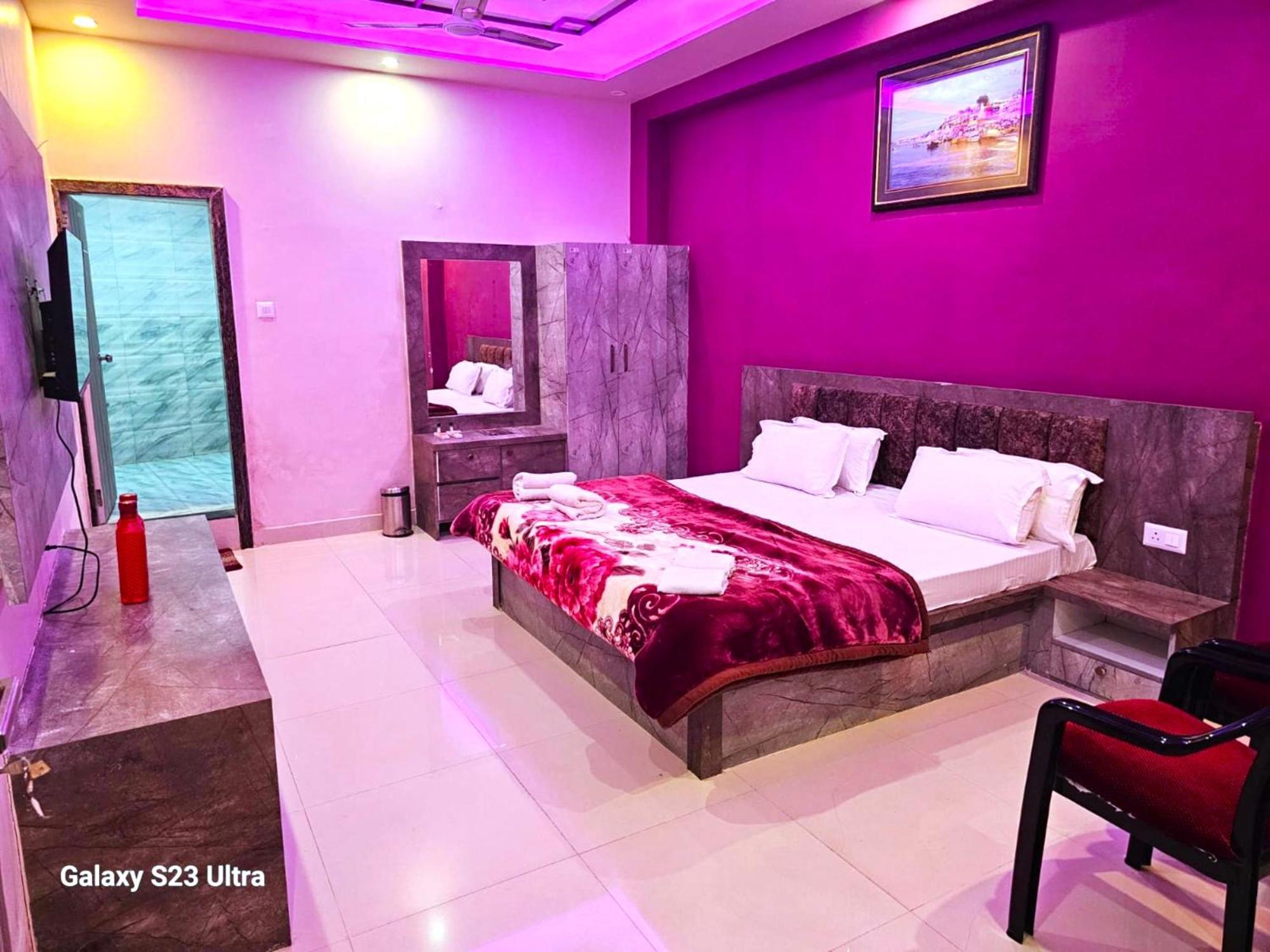 Hotel Kashi Inn Raj Ghat พาราณสี ภายนอก รูปภาพ